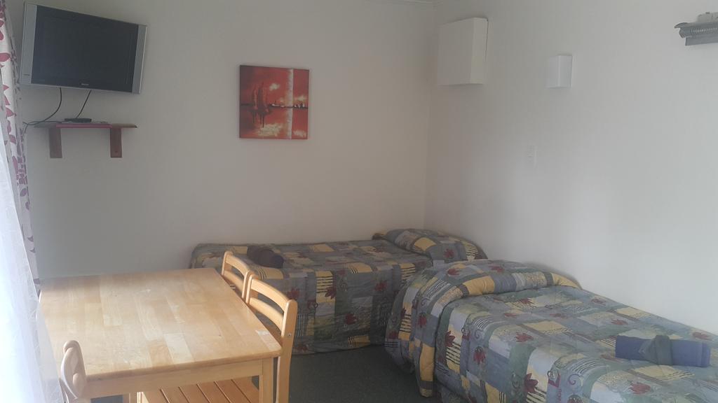 Camellia Court Family Motel Таупо Номер фото