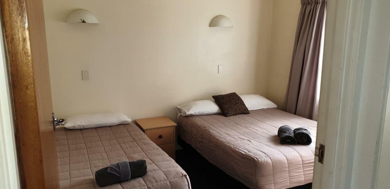 Camellia Court Family Motel Таупо Номер фото